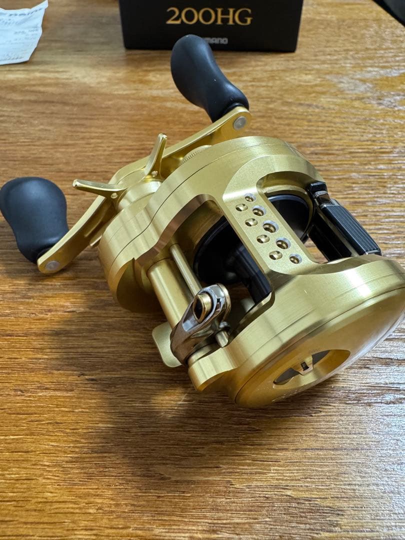 SHIMANO 21カルカッタコンクエスト200HG 近々出品消します