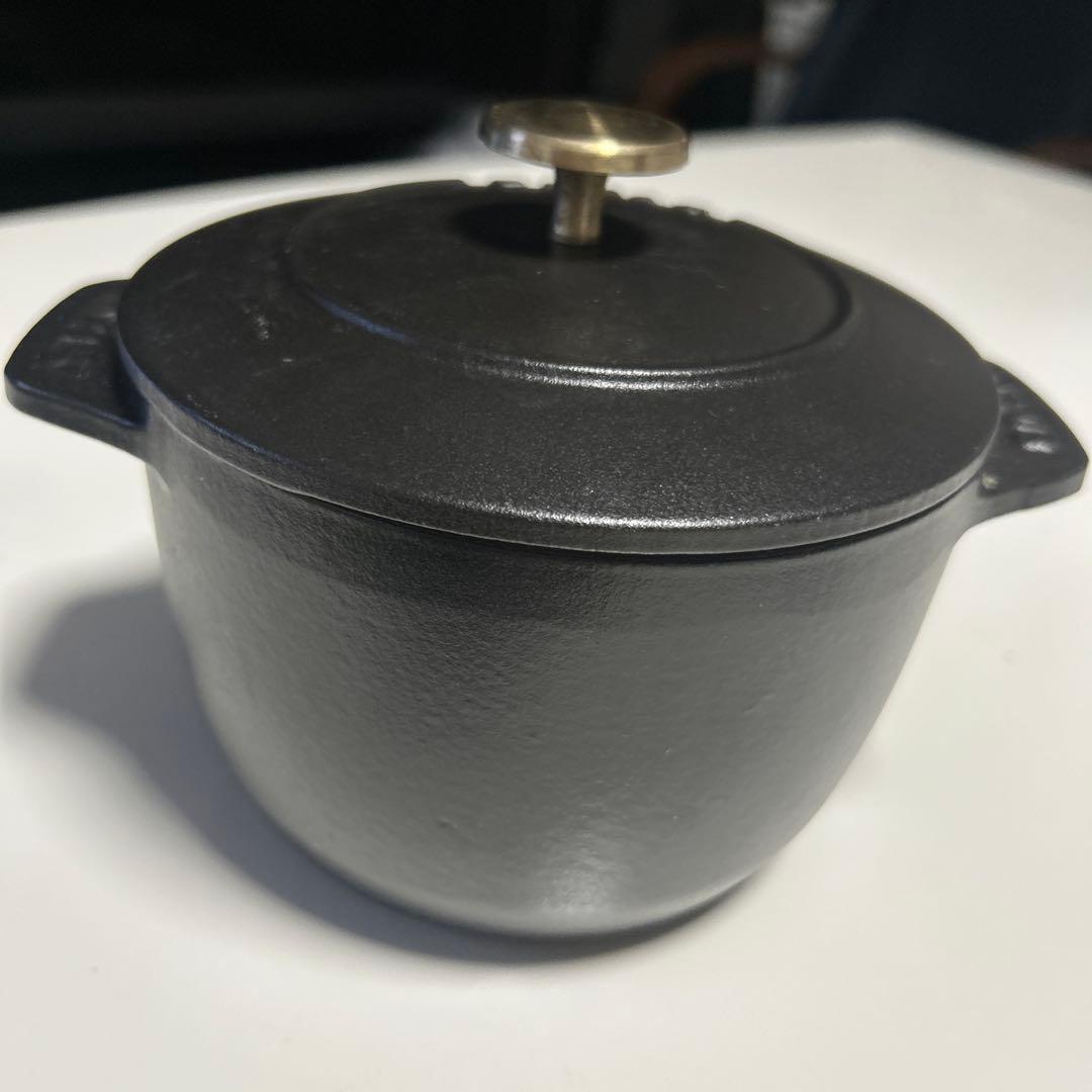 Sサイズ　ストウブ　ラ・ココット de GOHAN STAUB 小型両手鍋