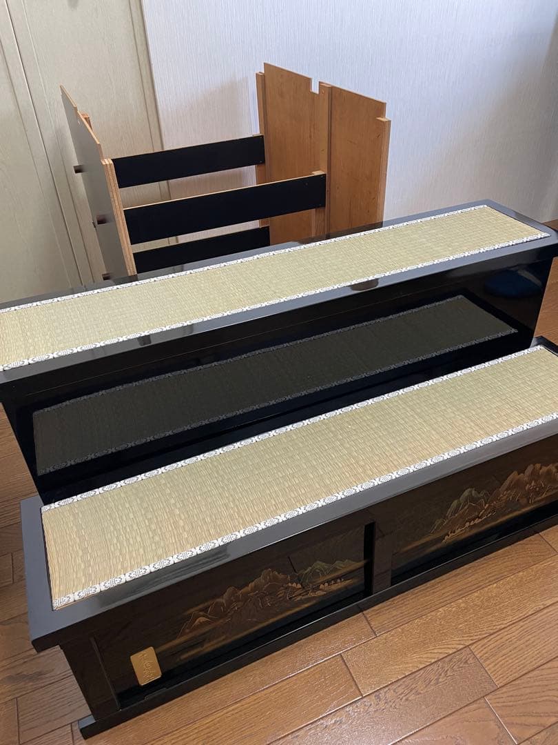 和風 3段 飾り棚 畳敷き 黒色 漆塗り風 骨董品 民芸家具　五月人形