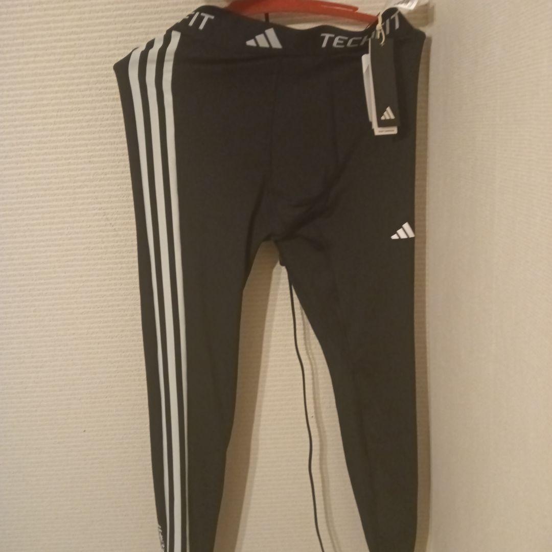新品未使用　adidas TECHFIT タイツ 黒 3本ライン　　正規店購入
