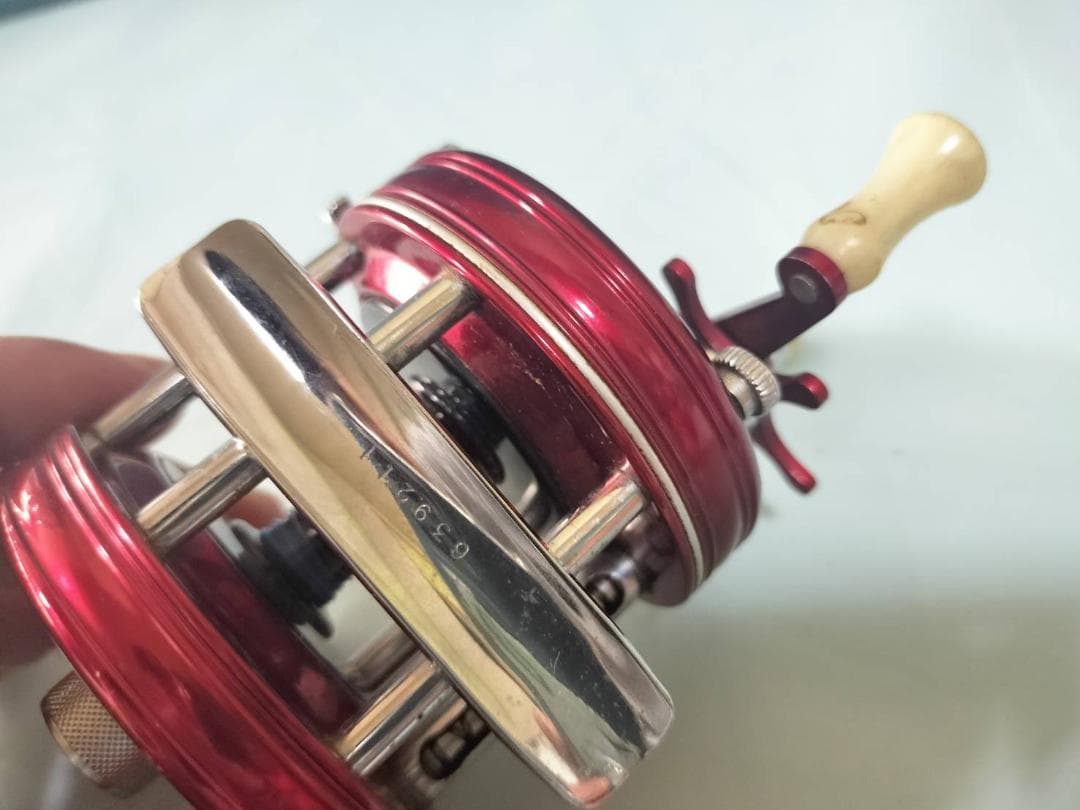 ★アブガルシア　アンバサダー5000　ビンテージ　リール 　レッド