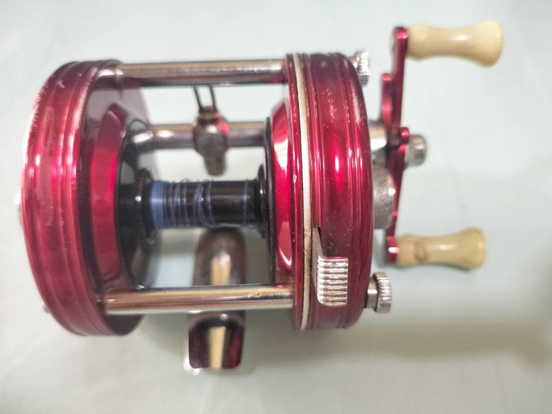 ★アブガルシア　アンバサダー5000　ビンテージ　リール 　レッド