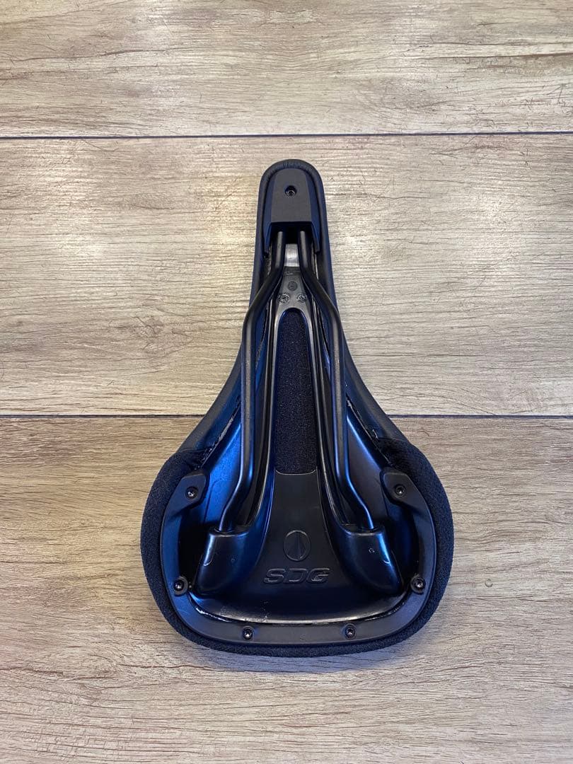 パーツ *SDG* bel-air V3 animal throwback saddle