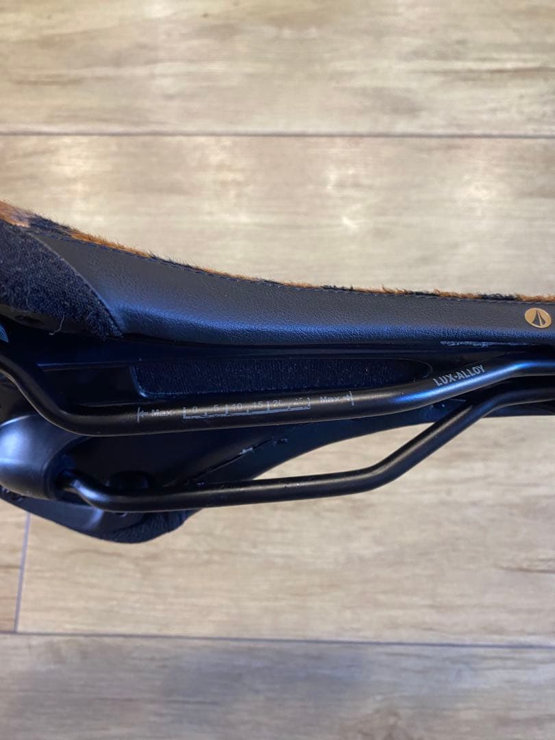 パーツ *SDG* bel-air V3 animal throwback saddle