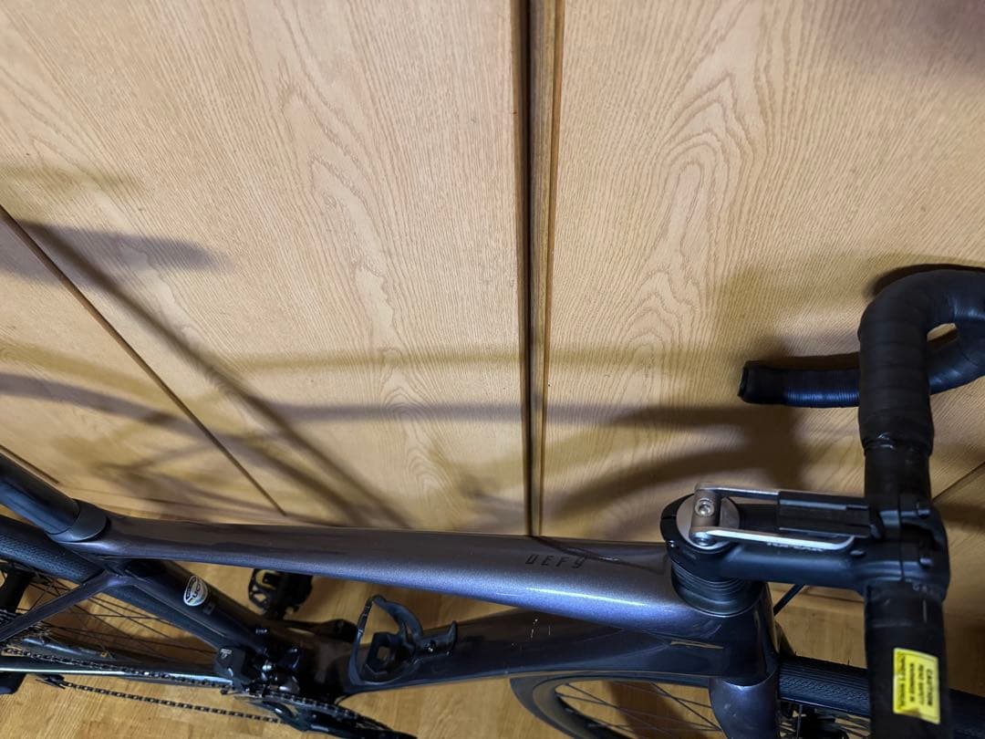 GIANT DEFY ADVANCED 1 2023 年　12速　105Di2