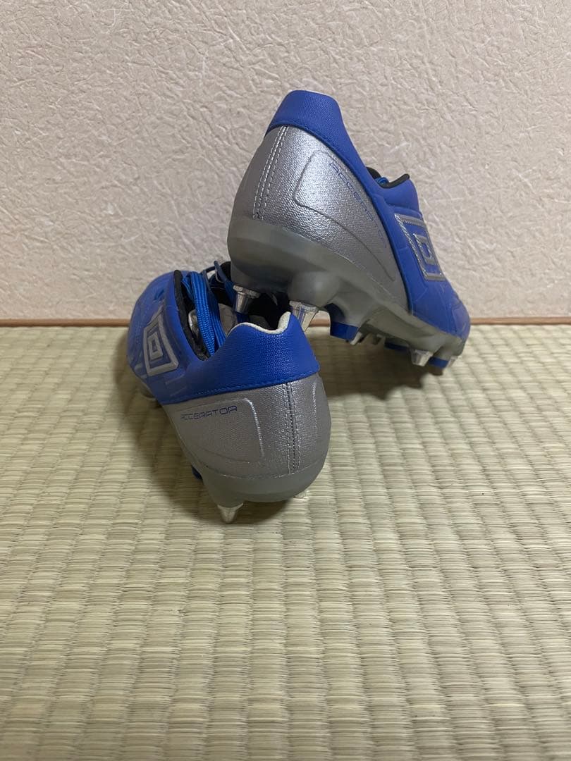 Umbro アクセレイタープロ 青 シルバー スパイクシューズ 新品
