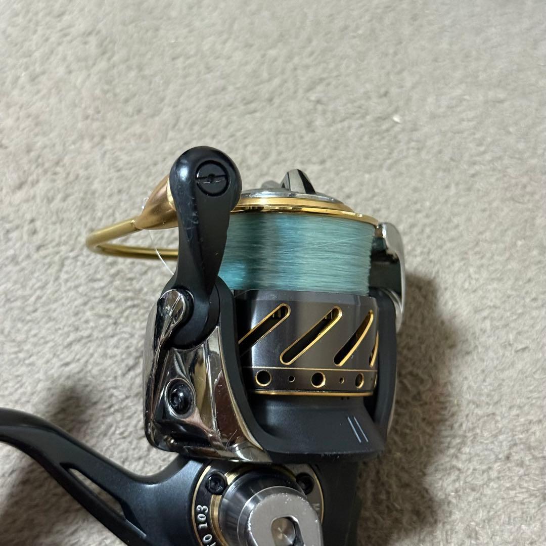Megabass LUVITO 103 スピニングリール