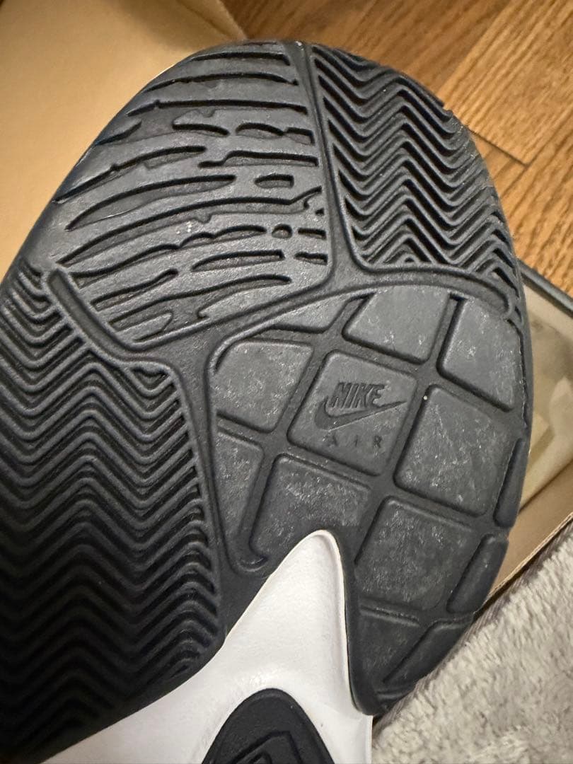 【2回使用美品】JORDAN MAX AURA 3 サイズ9 27cm