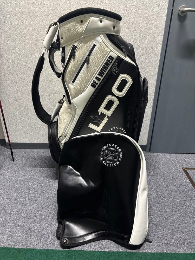 BALDO 【レア商品 】ゴルフキャディバッグ CORSA 白/黒