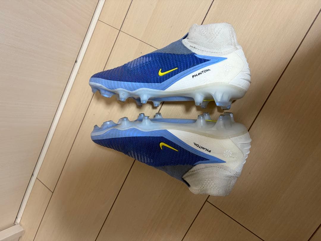 サッカースパイク　ファントム6 FG 25.5cm
