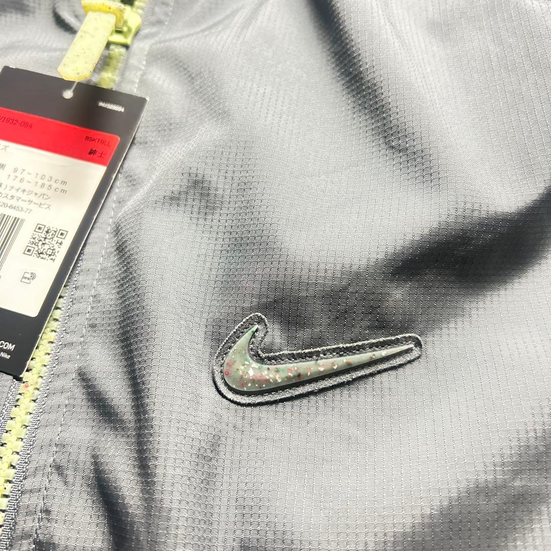 NIKE 多様なシチュエーションで映えるウォームアップジャケット新品同様下札付