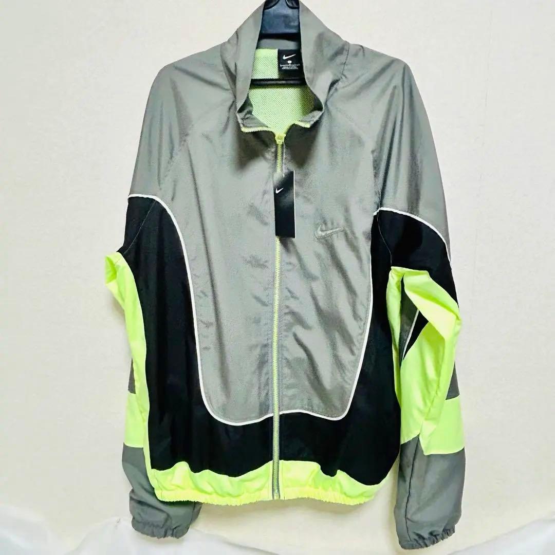 NIKE 多様なシチュエーションで映えるウォームアップジャケット新品同様下札付