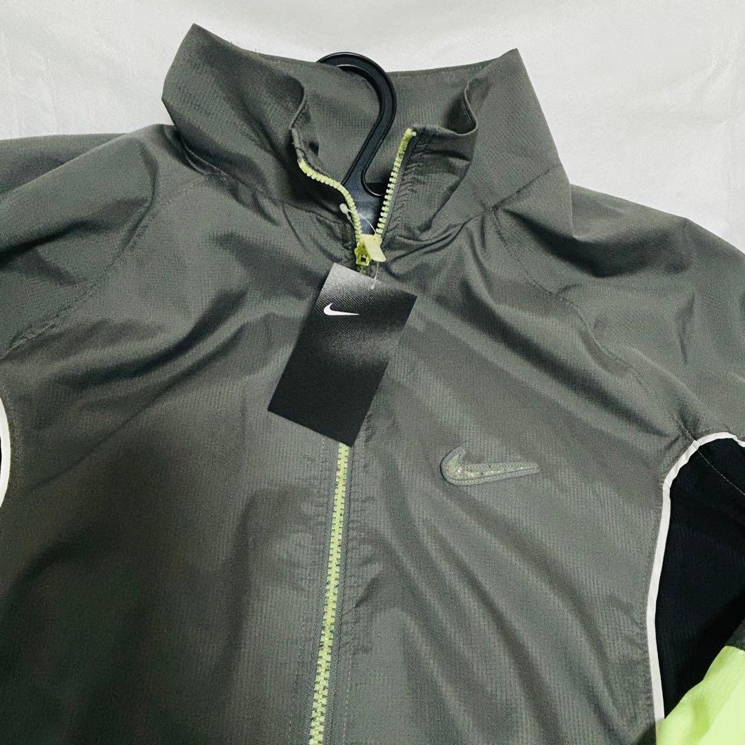 NIKE 多様なシチュエーションで映えるウォームアップジャケット新品同様下札付
