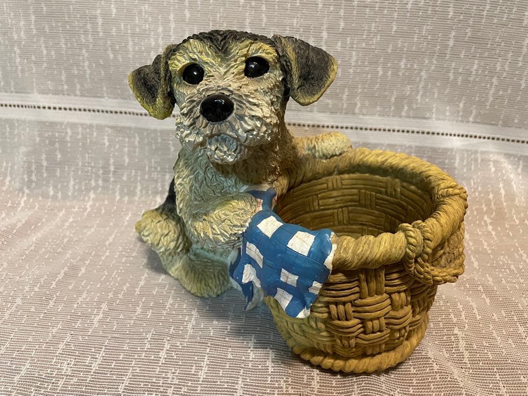 子犬の物入れ　陶器　インテリア