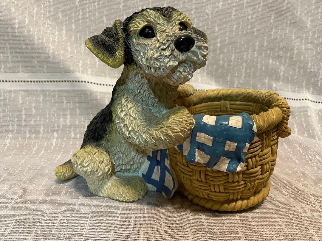 子犬の物入れ　陶器　インテリア