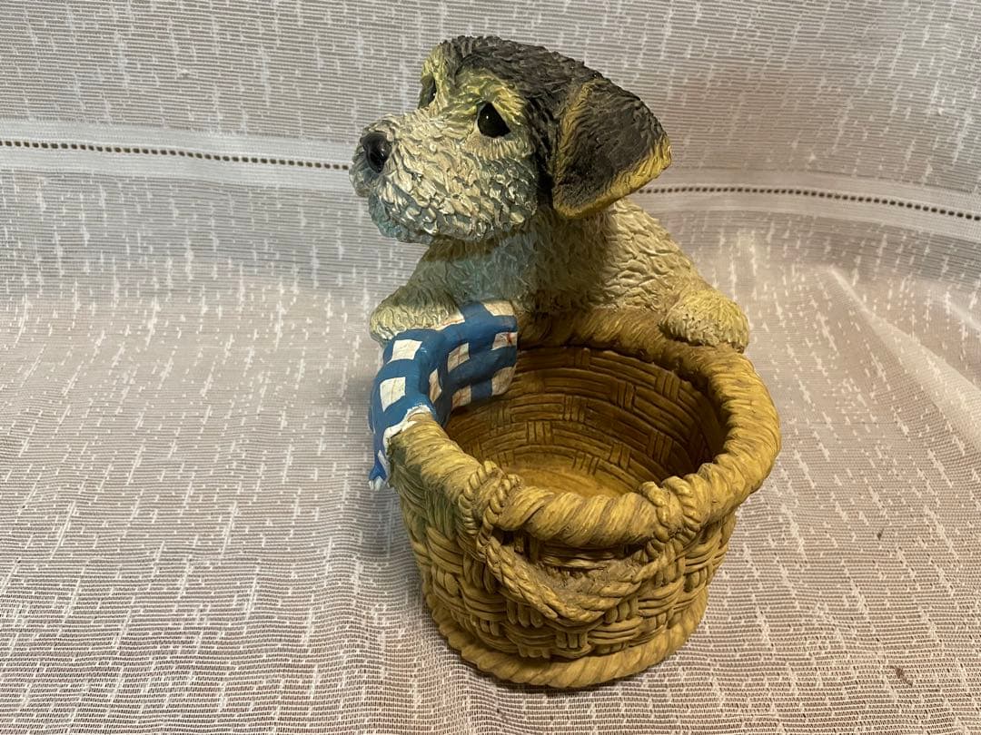 子犬の物入れ　陶器　インテリア