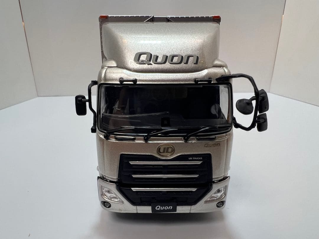 UDトラックス クオン 模型 大型トラック 精密モデル 箱あり スレ有　1/43