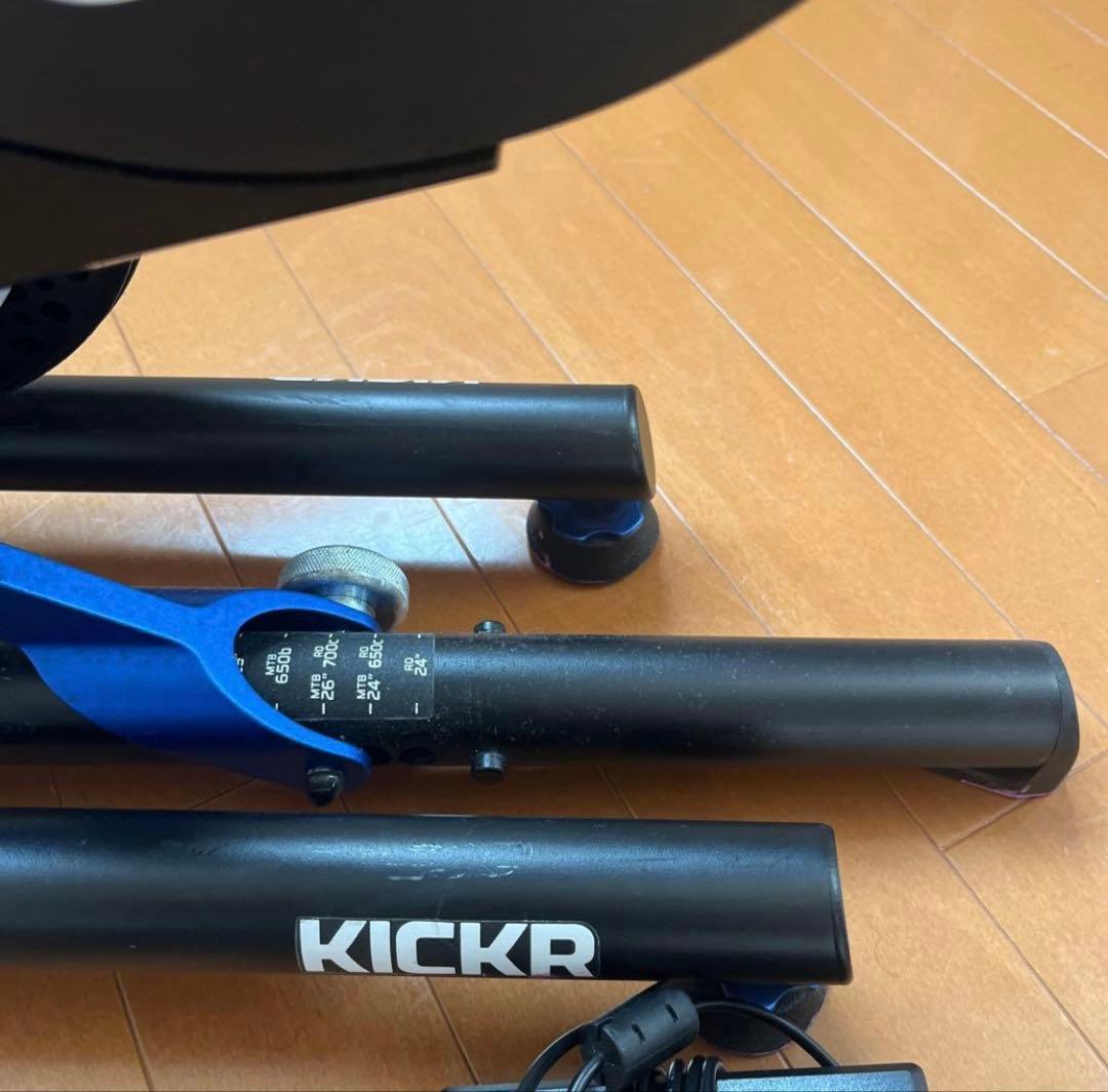 Wahoo トレーニングローラー　ワフー　キッカー　 スマートトレーナー V4