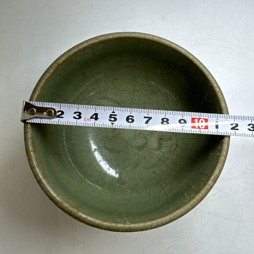 中国明時代　七官青磁陰刻人形手茶碗　共箱直径12㎝トヒルウ東な8-0401☆2F