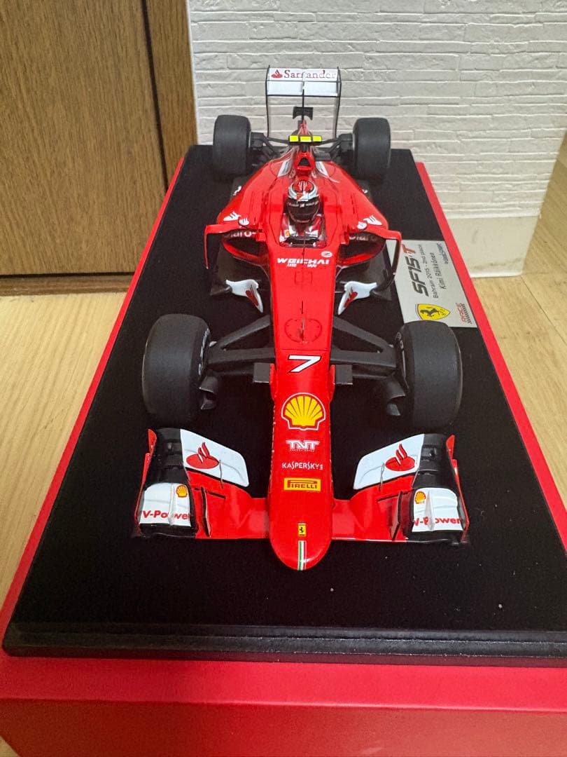 美品 1/18ルックスマートフェラーリSF15-T Kライコネン　バーレーンGP