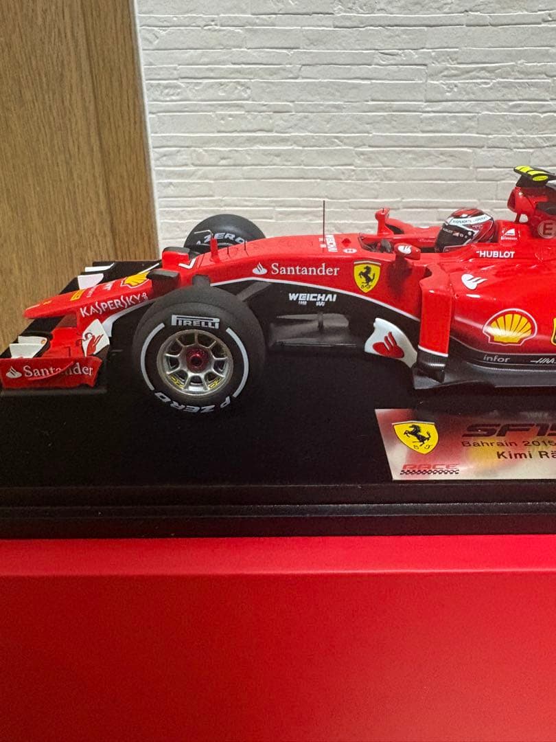 美品 1/18ルックスマートフェラーリSF15-T Kライコネン　バーレーンGP