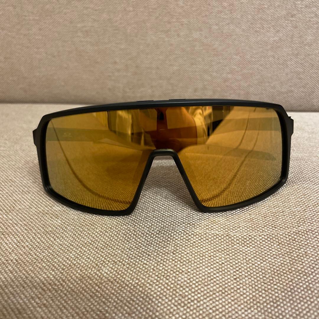 Oakley サングラス ブラックフレーム ゴールドレンズ