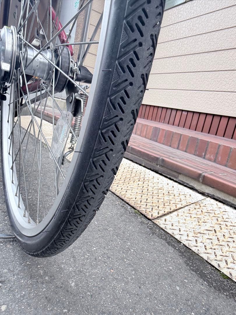 大阪府　ブリヂストン　電動アシスト自転車 ワインレッド 前カゴ付き