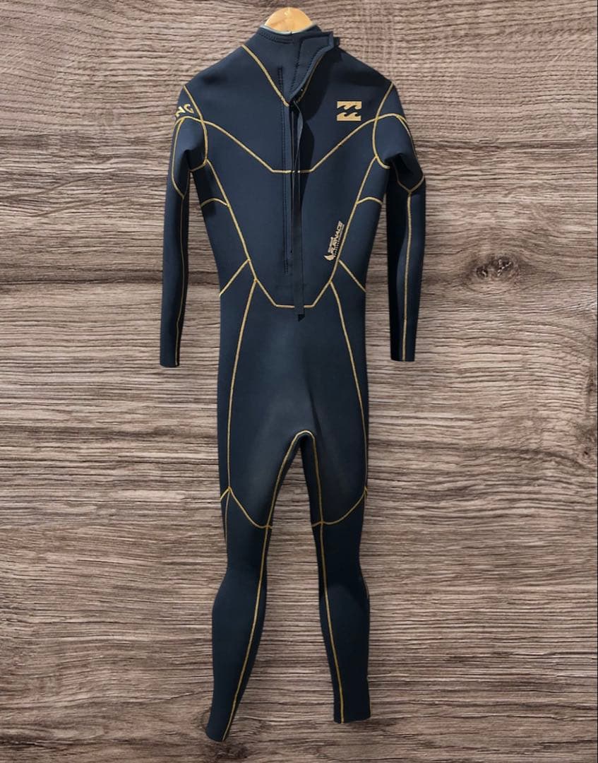 最終値下げ　BILLABONG ウェットスーツ　3mm ジャーフル