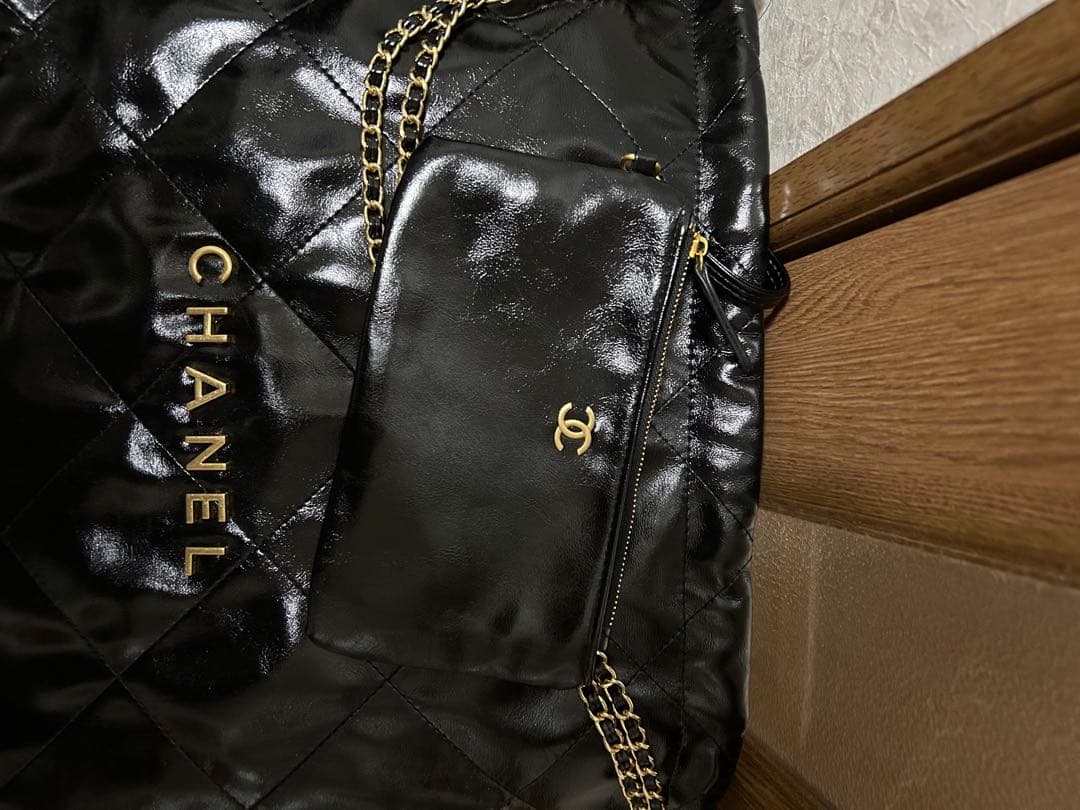 CHANELシャネル22　ノベルティ ブラックキルティングショルダーバッグ