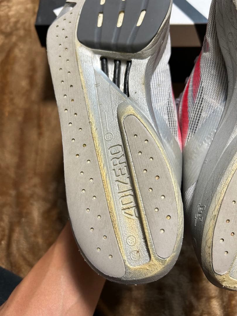 ADIZERO TAKUMI SEN 10 M 9 US グレー/レッド