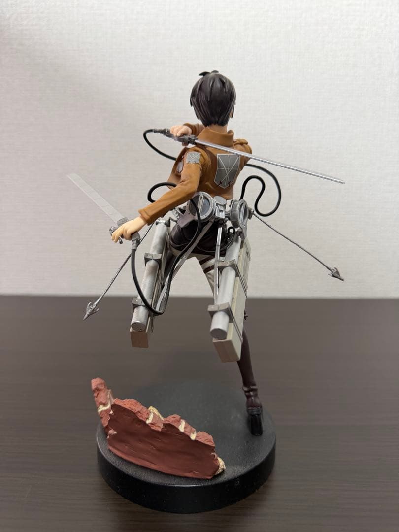 立体機動スペシャルフィギュア　エレン&ミカサ リヴァイフィギュア立体機動ver.