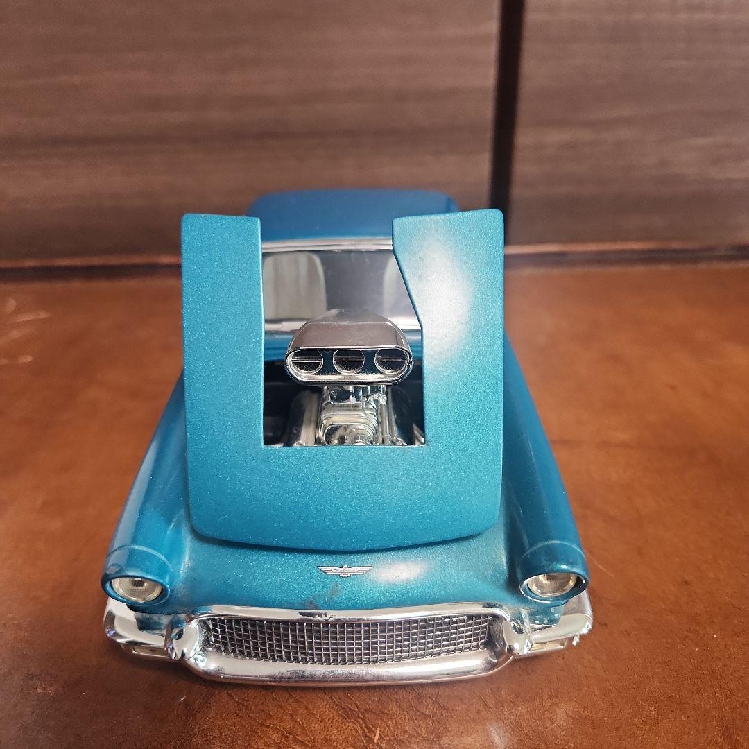 100%Hot Wheels 1957フォード サンダーバードミニカー美品難あり