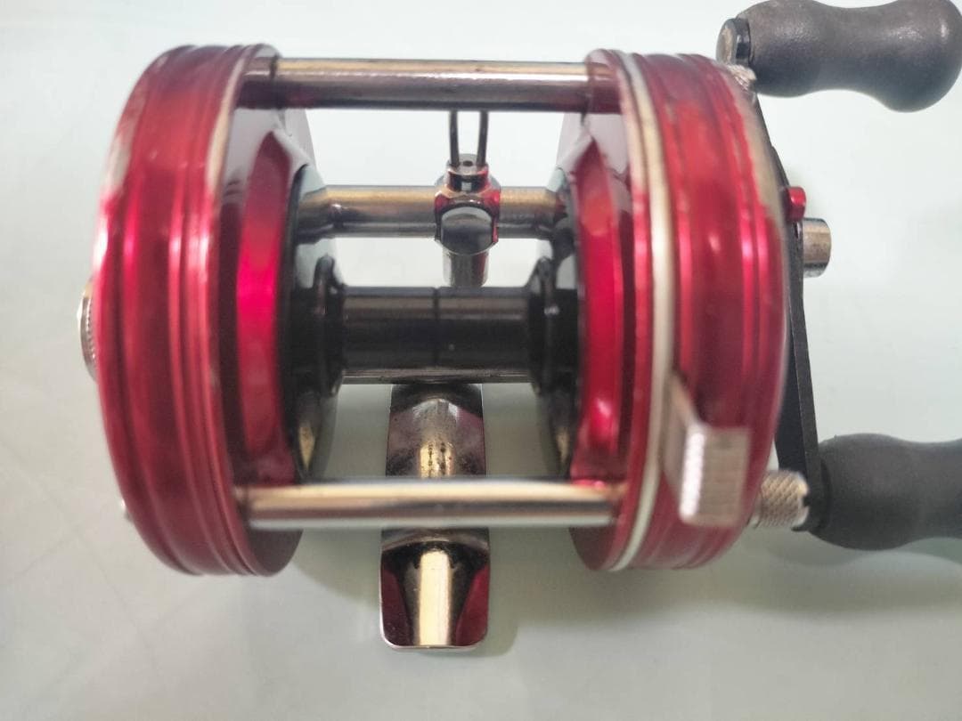★アブガルシア　アンバサダー5500　ビンテージ　リール 　レッド
