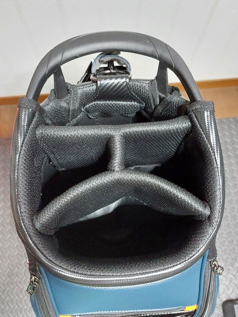 テーラーメイド オーステック キャディバッグ UN725 / M24374