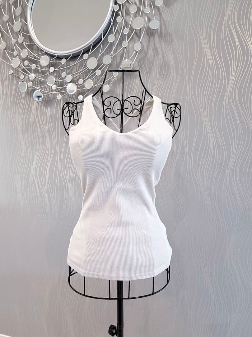 【新品タグ付】alo yoga アロヨガタンクトップ Elevate tank