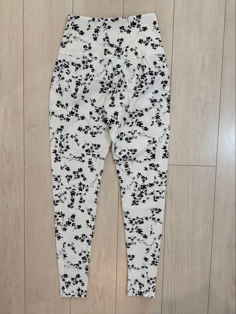 emmi yoga新品未使用上下セット