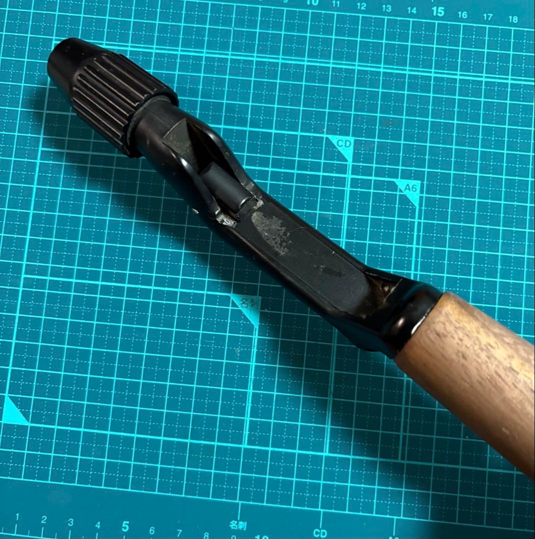 オフセットグリップです。 メーカー不明、グリップ部分はウッド製です。