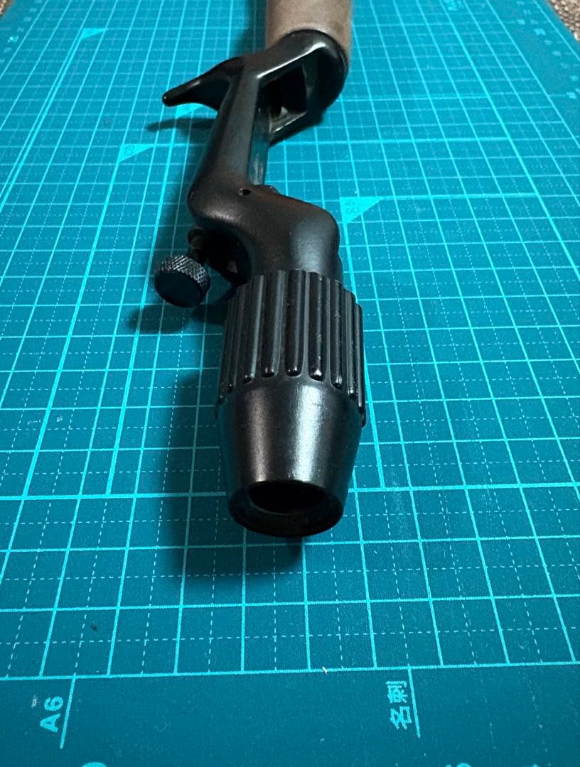 オフセットグリップです。 メーカー不明、グリップ部分はウッド製です。