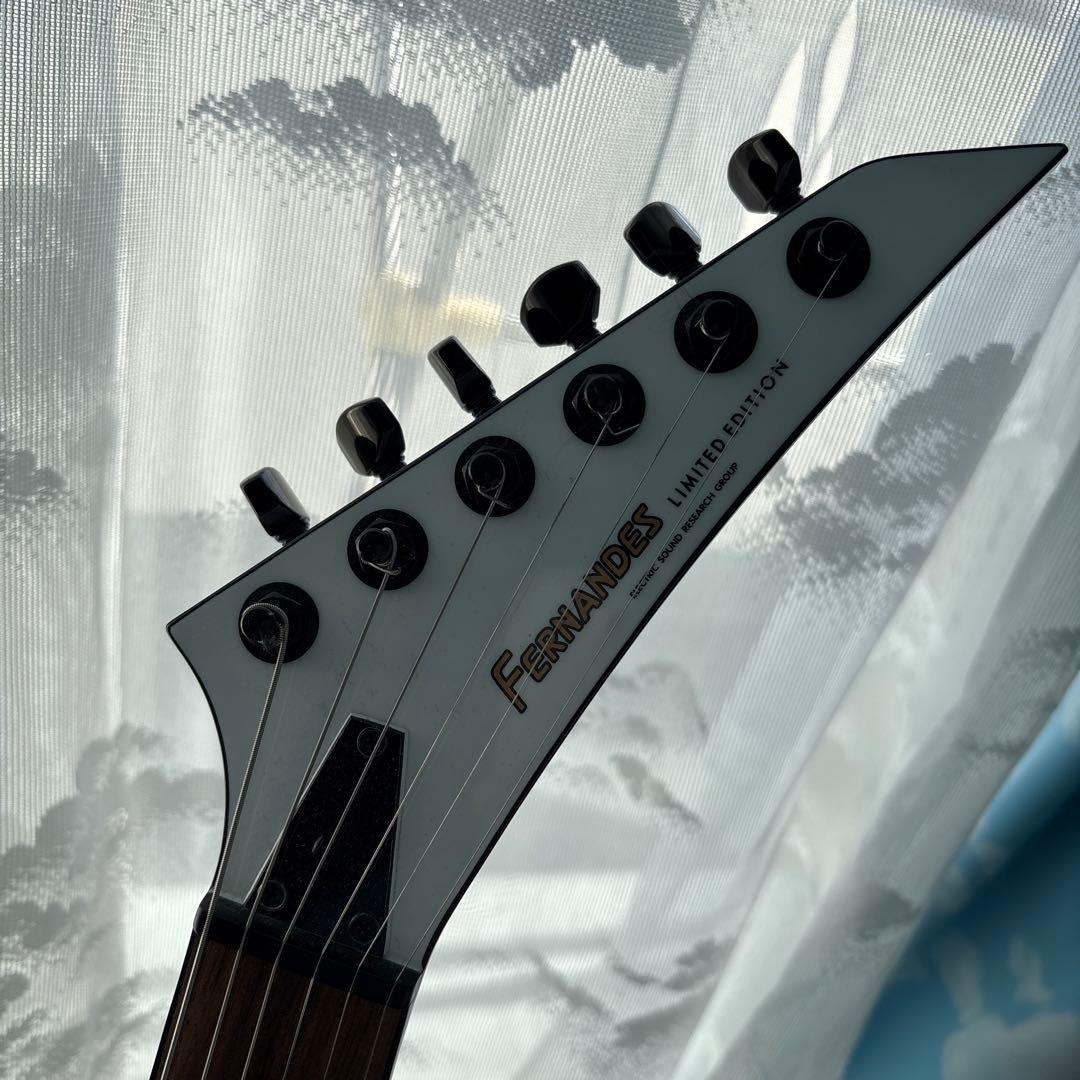 貴重　FERNANDES LIMITED EDITION ホワイトエレキギター