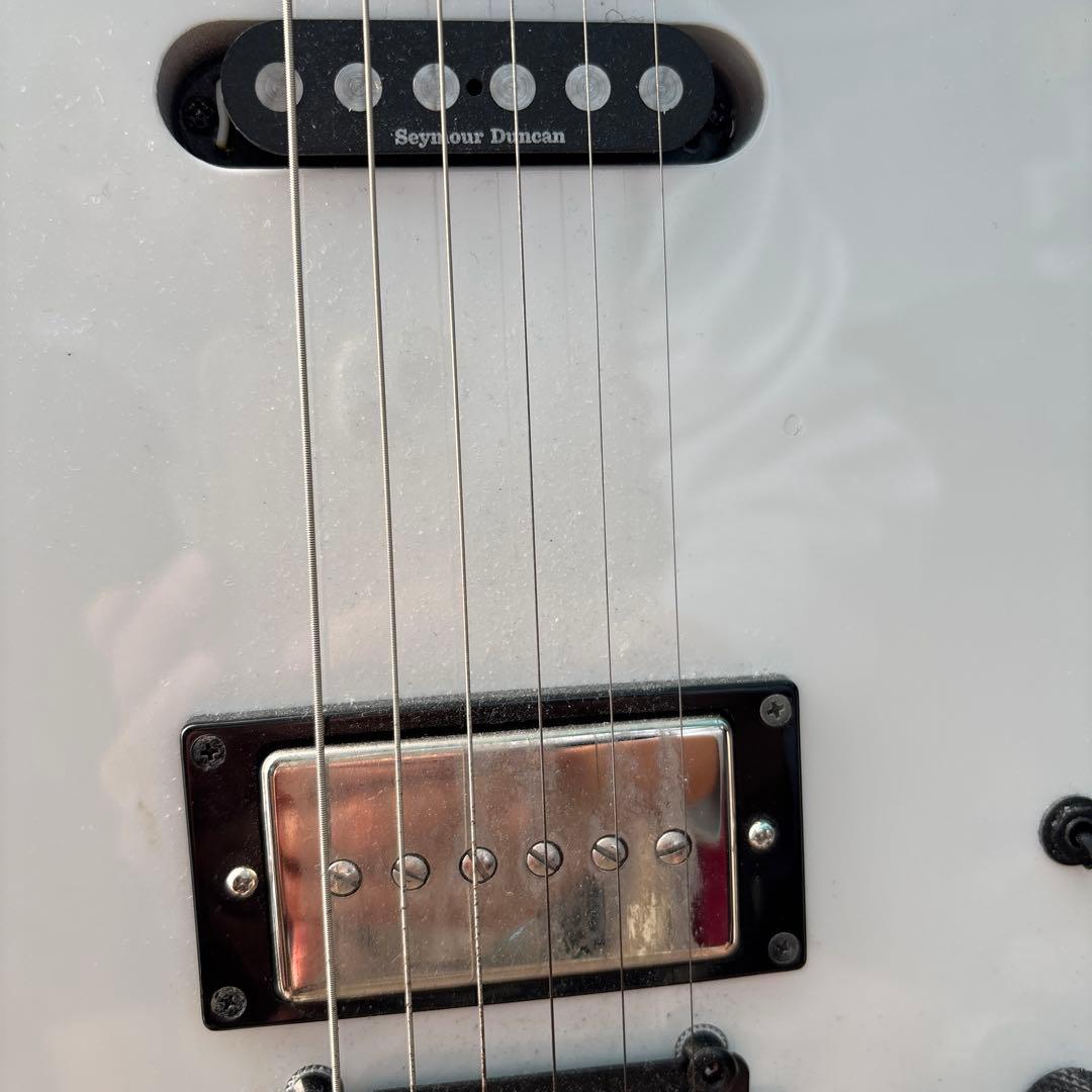 貴重　FERNANDES LIMITED EDITION ホワイトエレキギター