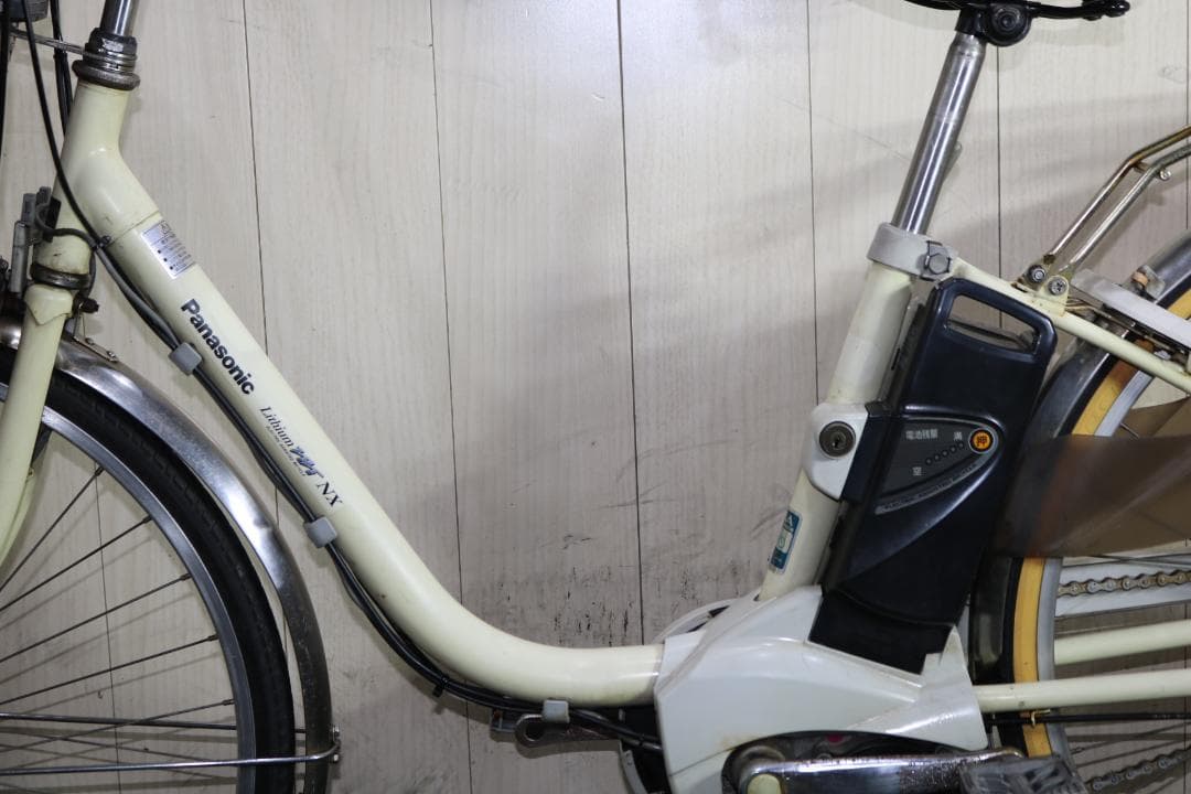 電動アシスト自転車 クリーム色 前カゴ付き
