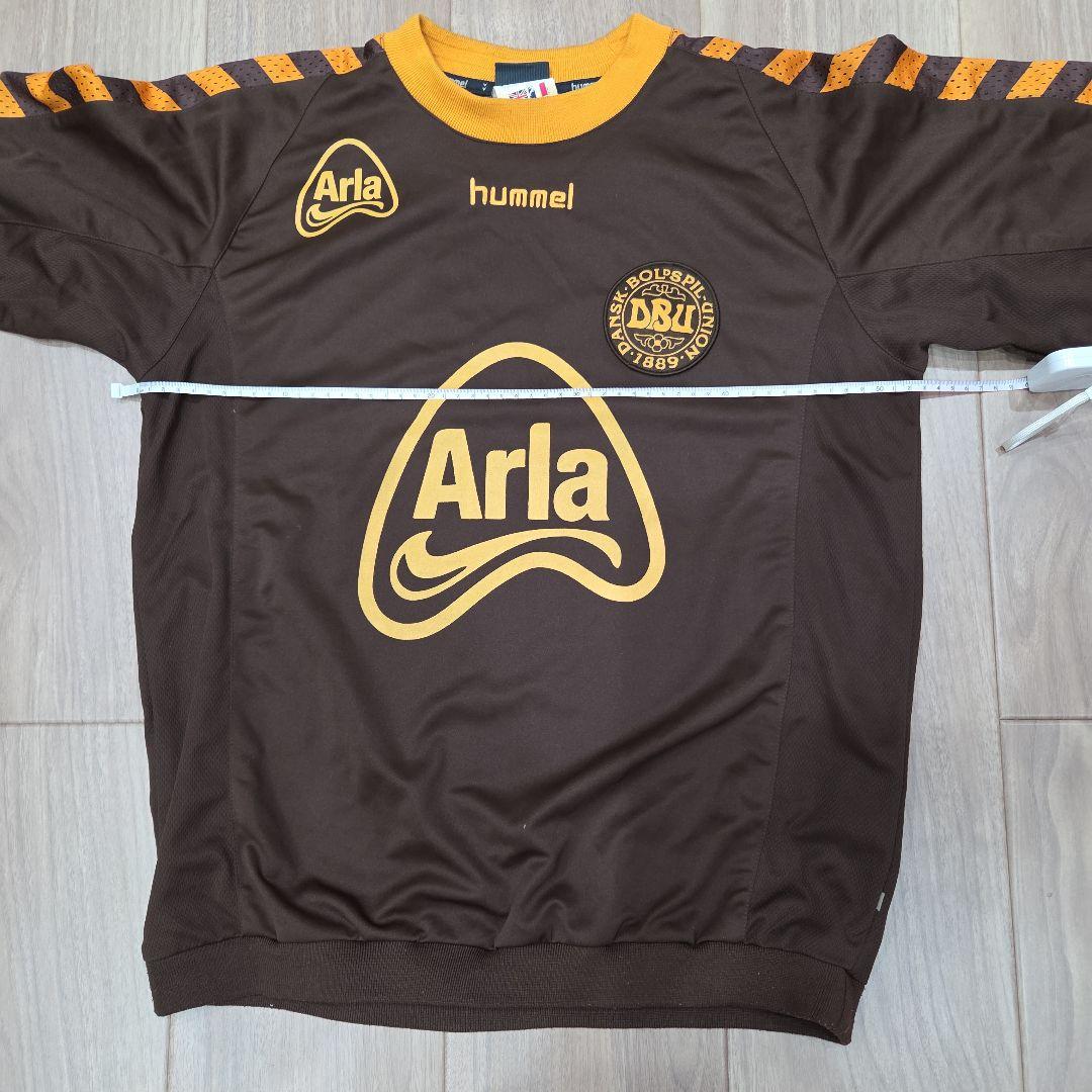 hummel デンマーク代表トレーナー　ブラウン　Mサイズ