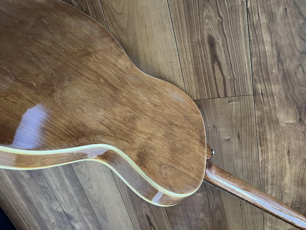 入手困難　The Loar　LH-301T-VS　名器！　ハードケース付属