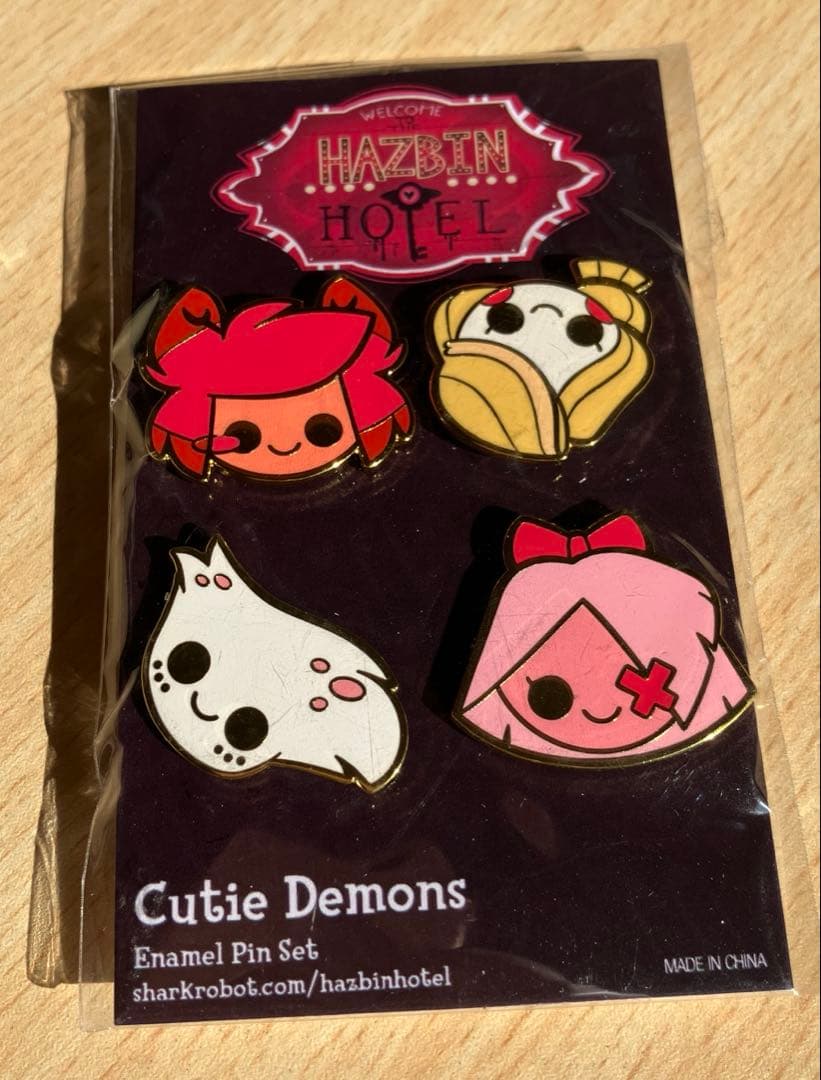 ハズビンホテル　完売品　ピンバッジ　アラスター　エンジェルダスト