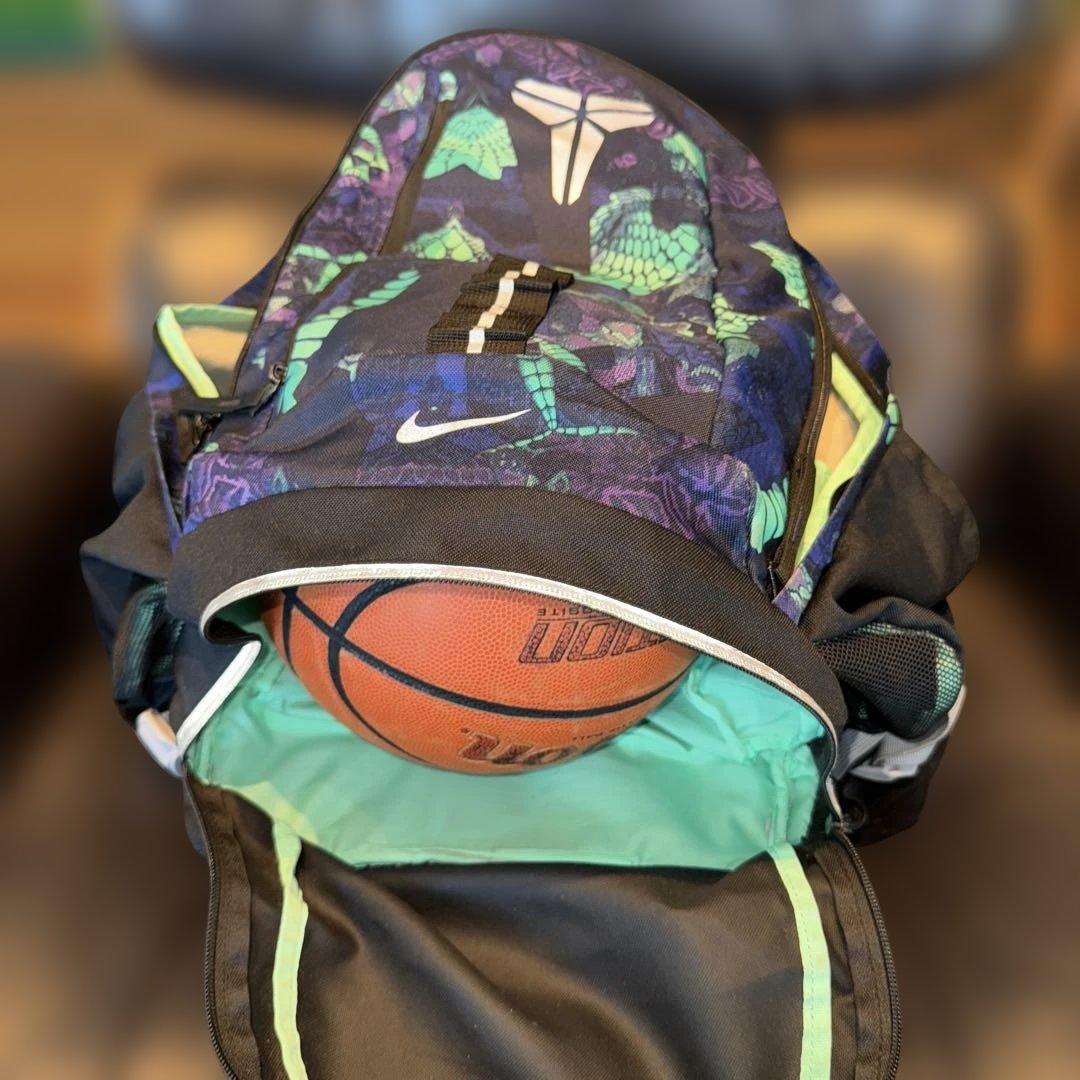 Nike Kobe バスケットボールリュック　マンバ柄