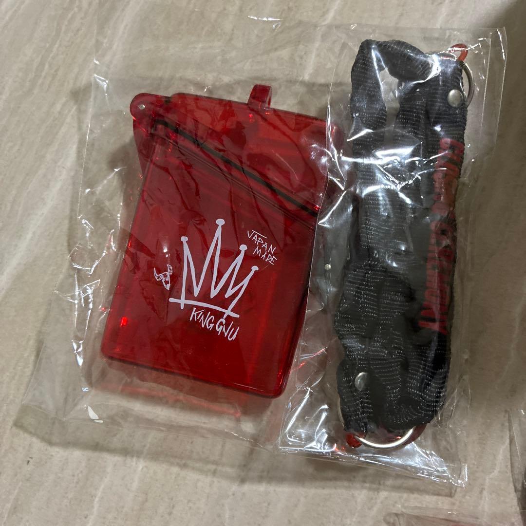 King Gnu キングヌー　グッズまとめ売り　カードケース、ブローチ、バッチ等