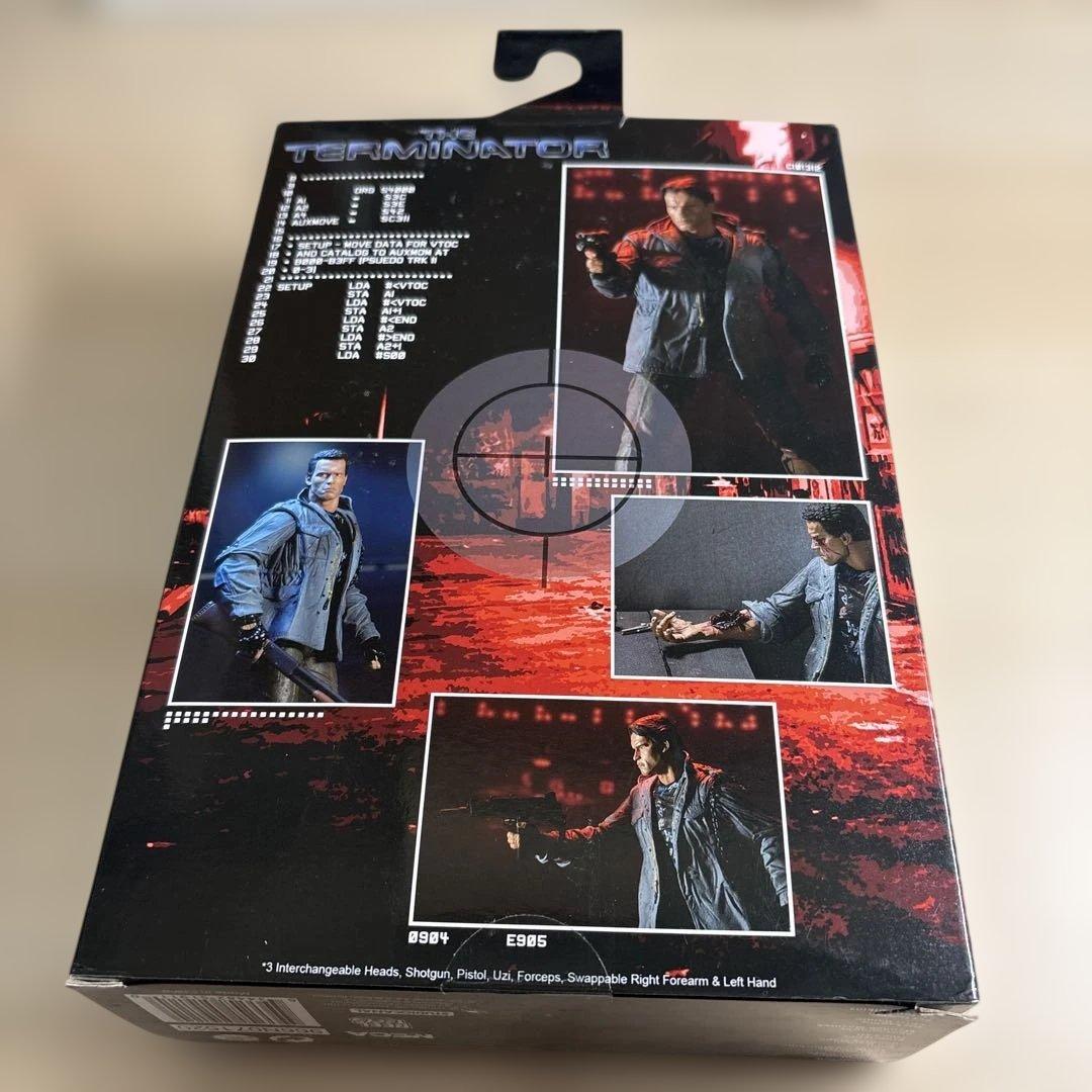 NECA ターミネーター T-800 フィギュア