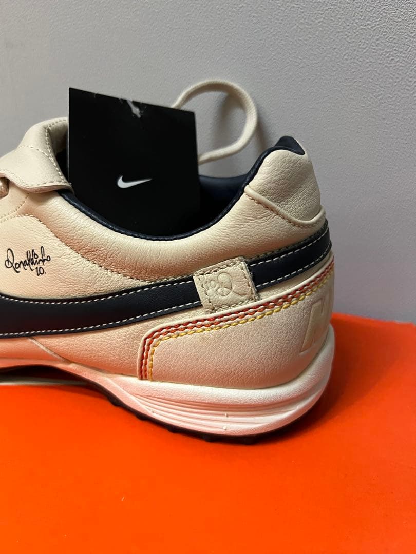 【新品未使用　タグ付美品】NIKE ナイキ　ティエンポ　ロナウジーニョモデル
