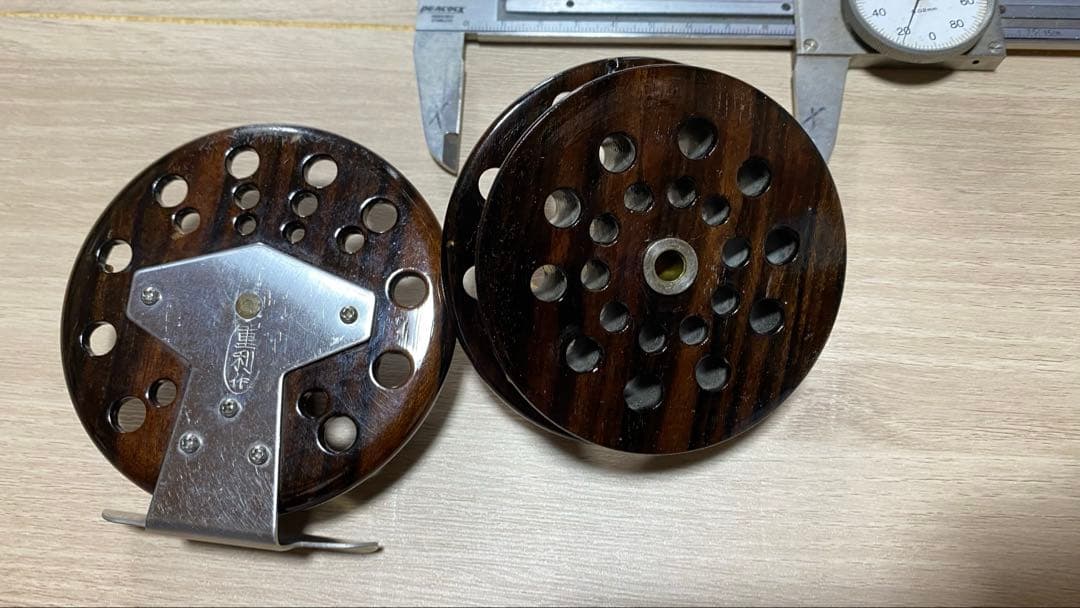 重利作 木製ヘチリール チヌ黒鯛の落とし込み