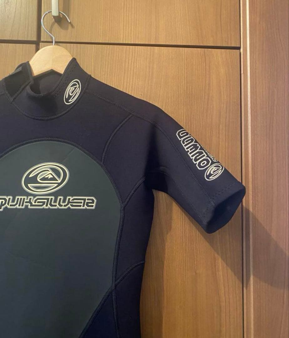 「極美品」 QUIKSILVER シーガル ブラック 半袖